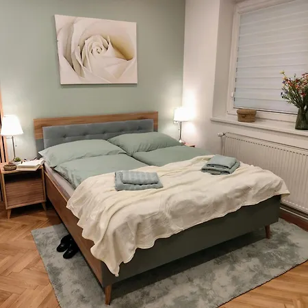 100 Apartment