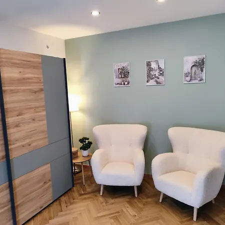 100 Apartment *