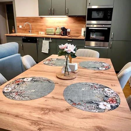 100 Apartment *